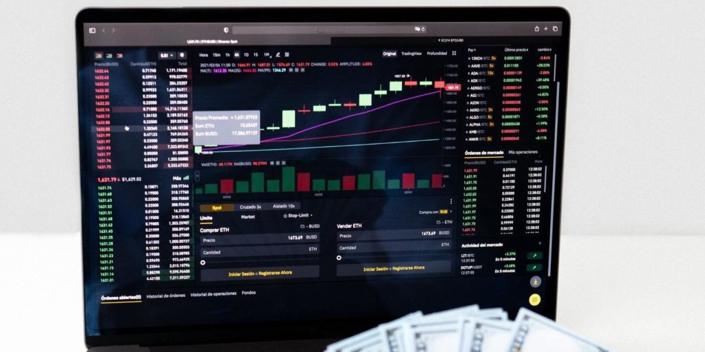 Fonds als Altersvorsorge richtig einsetzen - Charts Aktien Geldscheine