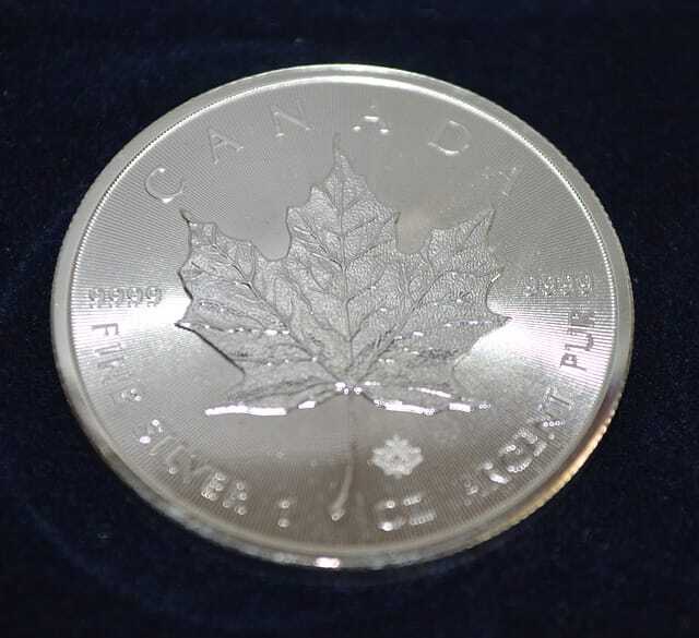 Investieren in Edelmetalle - SIlbermünze beliebtes Motiv Kanadas Maple Leaf Investieren in Edelmetalle - SIlbermünze beliebtes Motiv Kanadas Maple Leaf