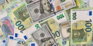 Preise explodieren in 2021 – Inflation kommt Geldscheine euro dollar